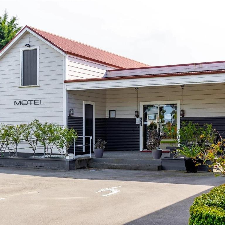 Gateway Motor Inn reception entrance in Masterton