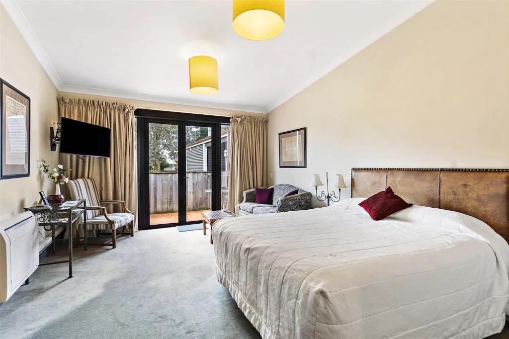 King Suite at Gateway Motor Inn