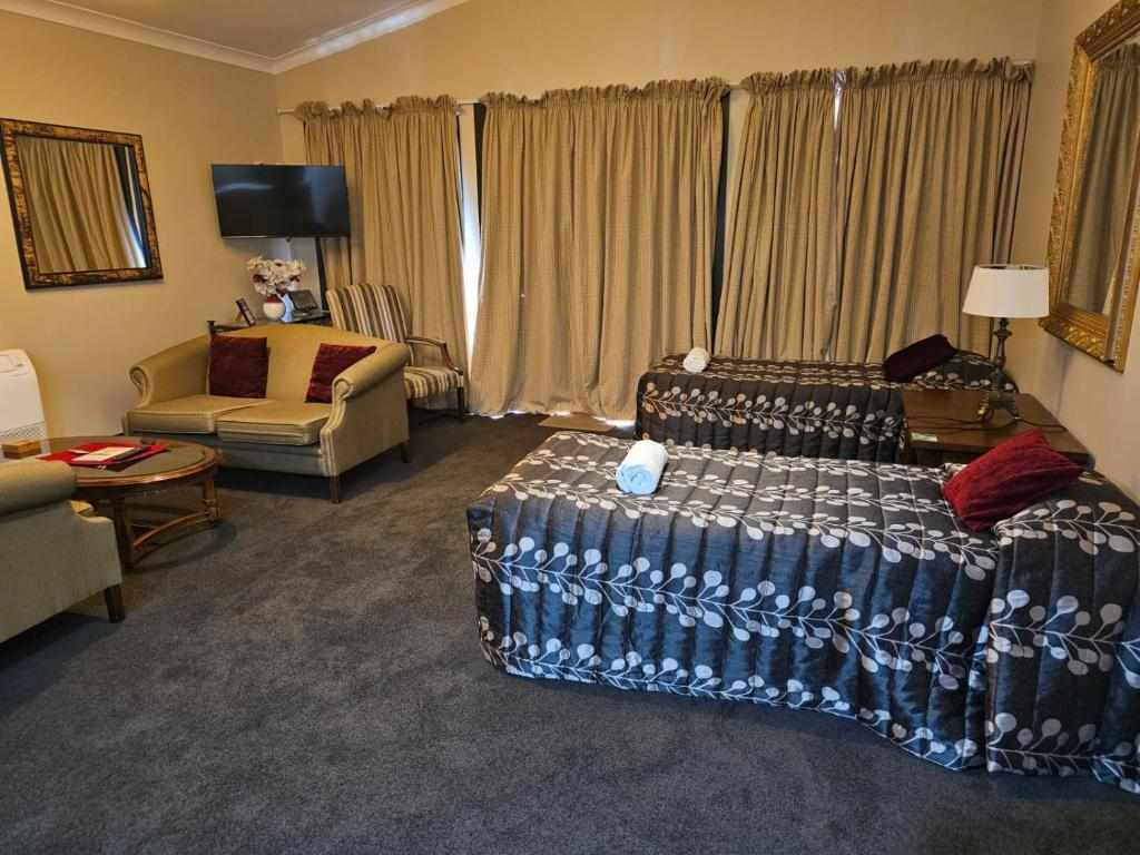 Premier Suite at Gateway Motor Inn